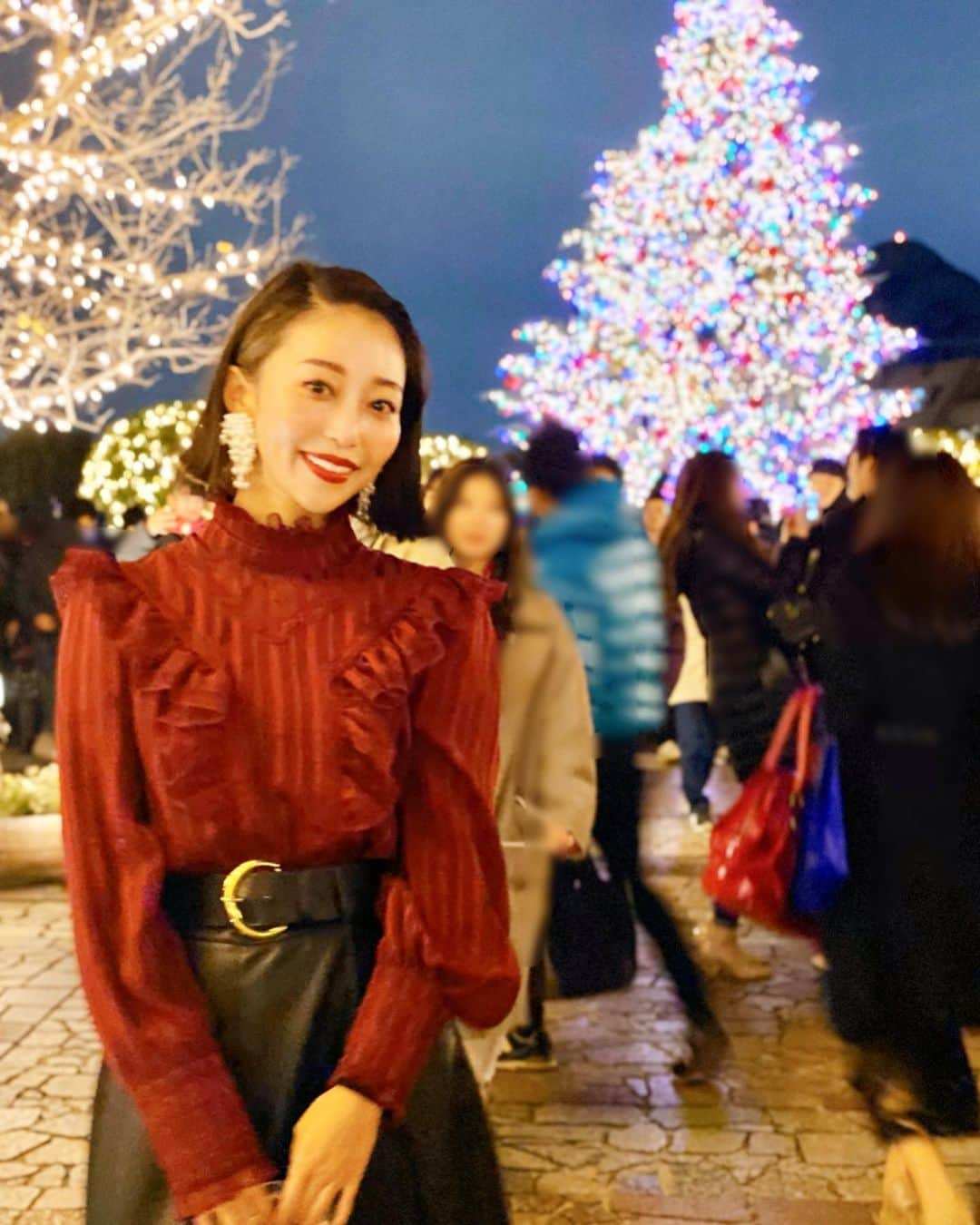 梅谷安里さんのインスタグラム写真 - (梅谷安里Instagram)「🎄❄️✨ ・ ・ #xmas#イルミネーション #christmas#fashion #キラキラ#クリスマスツリー #🎄」12月22日 17時26分 - anriworld