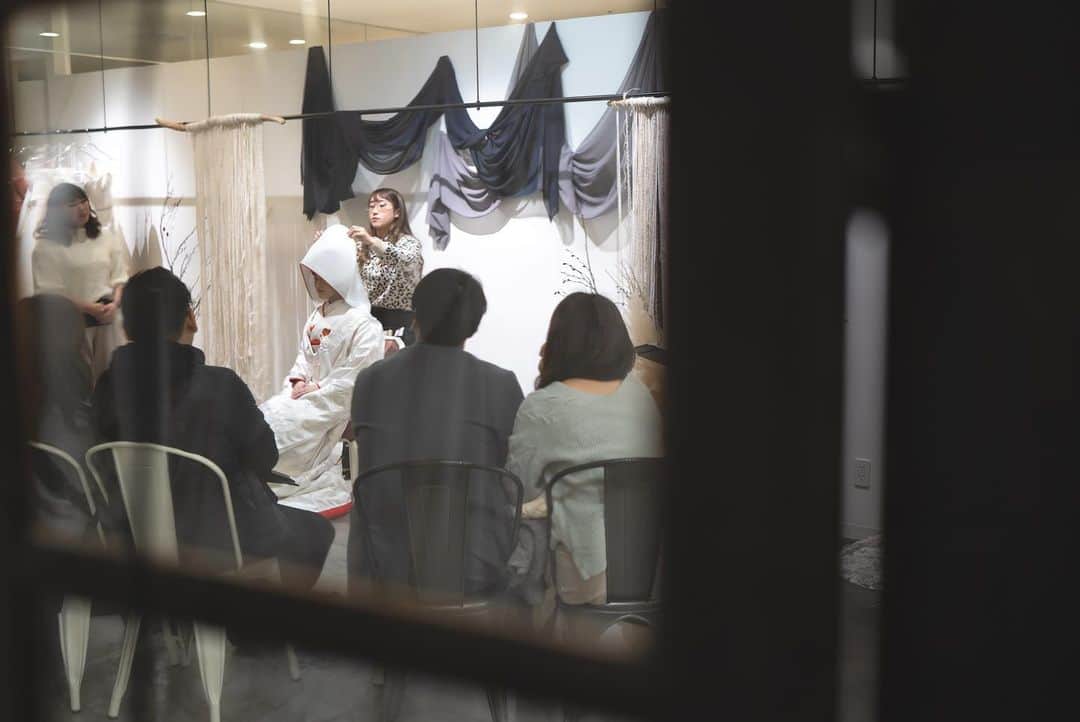 Studio TVB Kobeさんのインスタグラム写真 - (Studio TVB KobeInstagram)「\ はなよめいくの様子 /  今日のはなよめいくでは和洋装それぞれに素敵なモデルさんを迎え、来場頂いた皆様に様々なセミナーを開かせて頂きました。  その様子を少しだけ、みなさんにお伝え出来れば幸いです🙇 . . . @decollte_weddingphoto . #プレ花嫁 #フォト婚 #前撮り #関西花嫁#結婚式 #2019冬婚#2020春婚 #神戸前撮り #花嫁 #結婚式準備 #神戸 #ヘアメイク#後撮り#卒花嫁 #ブライダル#ブライダルヘア #洋装#和装#プラコレ #marry花嫁 #marryxoxo #ウェディングニュース #ウェディングフォト#フォトウェディング #洋装前撮り#和装前撮り #ウエディングドレス #日本中のプレ花嫁さんと繋がりたい #全国のプレ花嫁さんと繋がりたい」12月22日 17時30分 - studiotvb_kobe