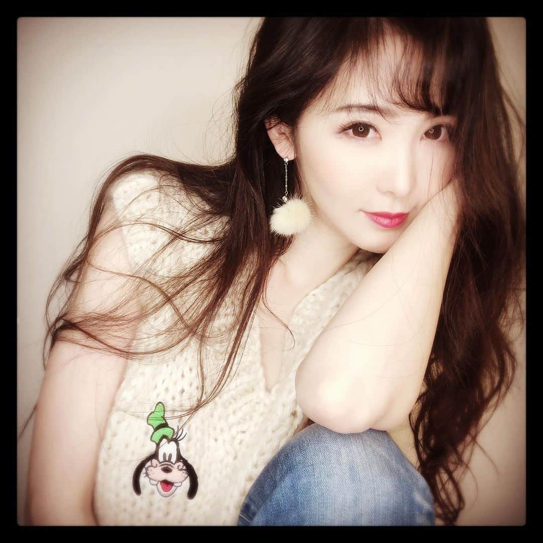 mycoのインスタグラム：「韓国では深夜にお買物しちゃう👖👗 先月東大門でたくさんセーター買ったよ。  지난달 한국에서 산 옷이야♡  #ootd #ぐーふぃー  #seoulshopping  #쇼핑 #dior」