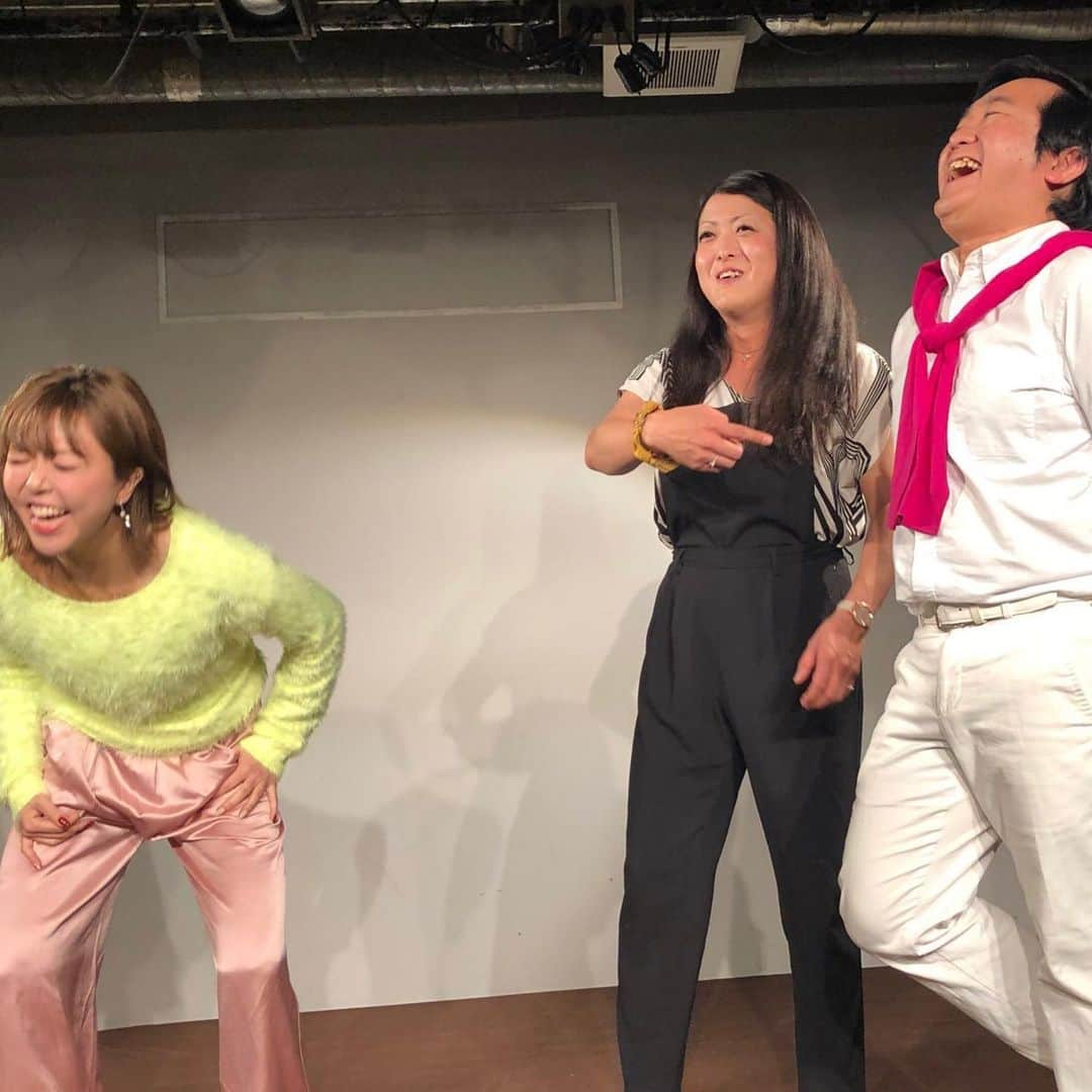 小石田純一さんのインスタグラム写真 - (小石田純一Instagram)「中野studio twlで主催ライブ「トレンディクラブ」。めっちゃ笑ってるね。良いよね。  #トレンディクラブ #お笑いライブ #トークライブ #お笑い芸人 #ピン芸人 #中野studiotwl #頼知輝 さん #女装芸人 #ゆーびーむ☆ #女芸人 #小石田純一 #ものまね芸人」12月22日 17時36分 - koishida.trendy