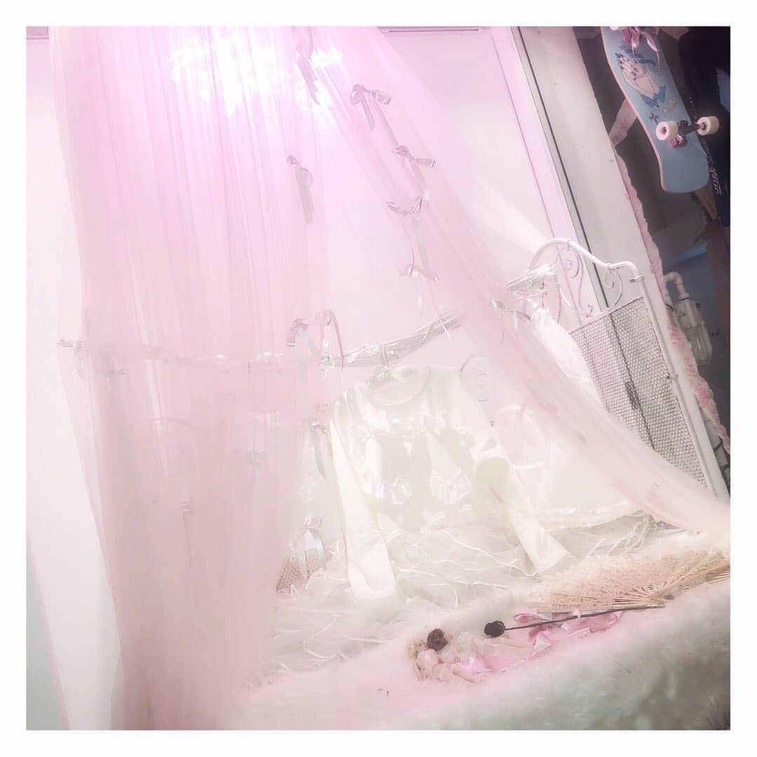 胡桃兎愛のインスタグラム：「お洋服も空間もスタッフさんも全てが可愛いに包まれた世界だったなぁ❤︎」