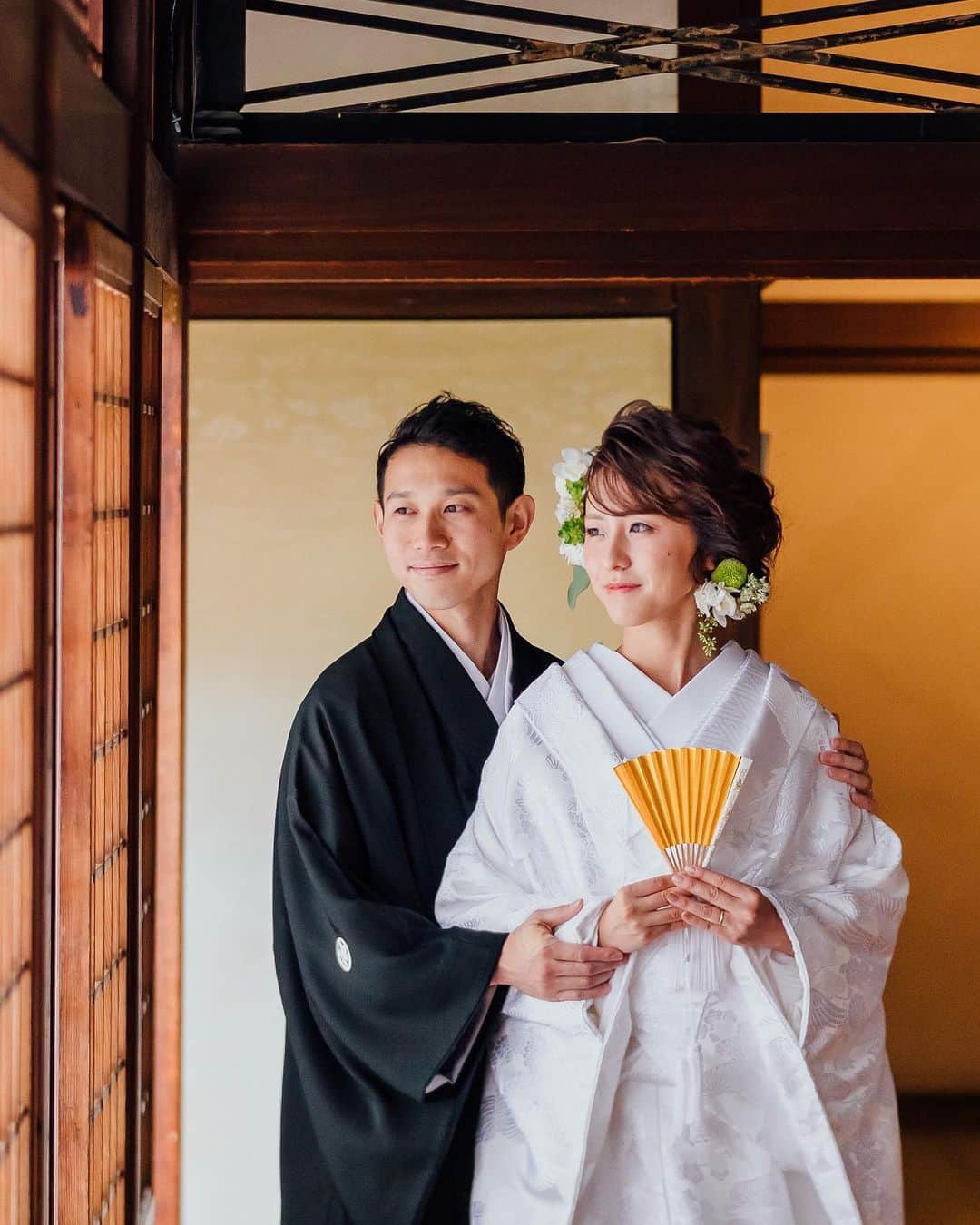 神戸セントモルガン教会さんのインスタグラム写真 - (神戸セントモルガン教会Instagram)「@kobe_st.morgan_church をフォローして、 #神戸セントモルガン教会 でお写真を投稿してくださいね* . 笑顔の花嫁様を見つめる新郎様、 しっかりと繋いだ手から 暖かく優しいおふたりの雰囲気が伝わってきます♡ ------------------- . ▽予約はTOPのリンクから❁ お問い合わせはDMに** >>>@kobe_st.morgan_church . ------------------- #結婚式 #ウェディング  #神戸花嫁 #神戸プレ花嫁  #関西花嫁 #神戸花嫁会 #神戸セントモルガン教会  #セントモルガン教会  #神戸結婚式 #KOBE #式場迷子 #ブライダルフェア #TAGAYA #weddingtbt #Dressy花嫁 #marryxoxo #ウェディングニュース #和装 #白無垢 #和装コーデ #和装ウェディング #和装前撮り #和装アイテム #花嫁コーデ #和装ヘア #番傘 #前撮りポーズ」12月22日 18時09分 - kobe_st.morgan_church