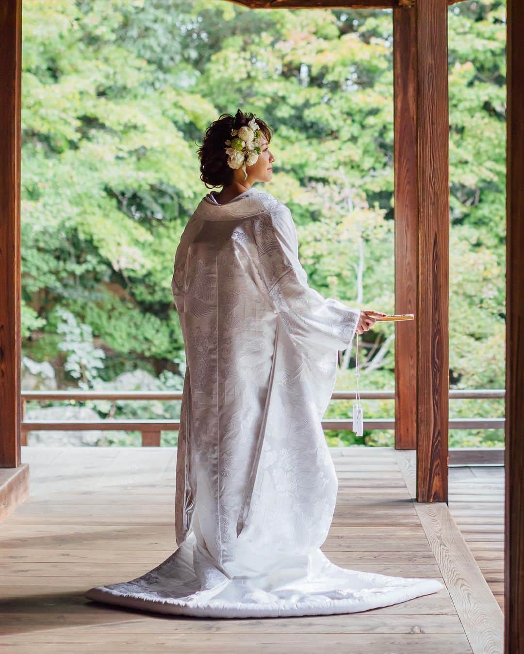 神戸セントモルガン教会さんのインスタグラム写真 - (神戸セントモルガン教会Instagram)「@kobe_st.morgan_church をフォローして、 #神戸セントモルガン教会 でお写真を投稿してくださいね* . 笑顔の花嫁様を見つめる新郎様、 しっかりと繋いだ手から 暖かく優しいおふたりの雰囲気が伝わってきます♡ ------------------- . ▽予約はTOPのリンクから❁ お問い合わせはDMに** >>>@kobe_st.morgan_church . ------------------- #結婚式 #ウェディング  #神戸花嫁 #神戸プレ花嫁  #関西花嫁 #神戸花嫁会 #神戸セントモルガン教会  #セントモルガン教会  #神戸結婚式 #KOBE #式場迷子 #ブライダルフェア #TAGAYA #weddingtbt #Dressy花嫁 #marryxoxo #ウェディングニュース #和装 #白無垢 #和装コーデ #和装ウェディング #和装前撮り #和装アイテム #花嫁コーデ #和装ヘア #番傘 #前撮りポーズ」12月22日 18時09分 - kobe_st.morgan_church
