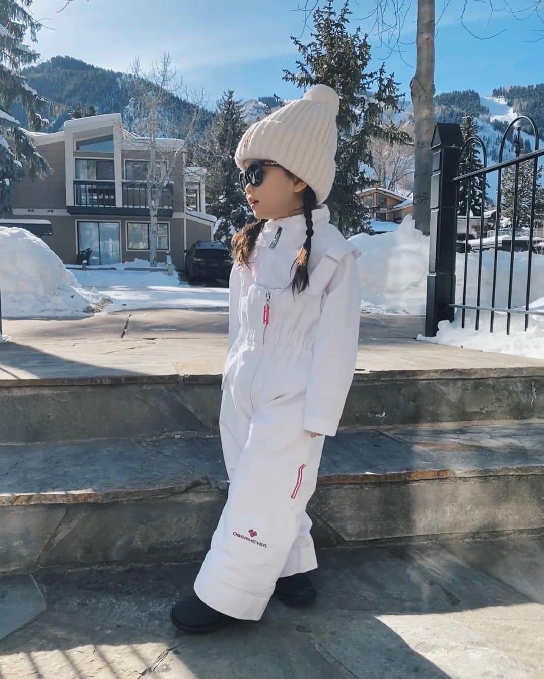 翁安芸さんのインスタグラム写真 - (翁安芸Instagram)「Ready for Skiing🎿❄️ 明日からの初のスキースクールが楽しみな娘。今日はどんな感じか少し見学に行ってきました🐰💓 #aspen #skikids #startingtomorrow #アスペン」12月22日 18時05分 - akinyc