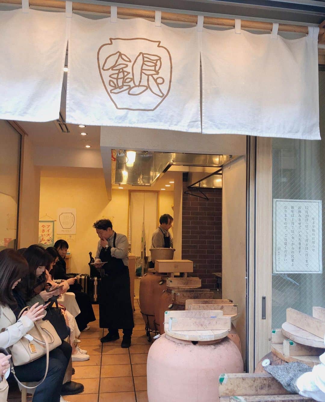 ちょびさんのインスタグラム写真 - (ちょびInstagram)「2019.12.15 東京4日目 . 銀座つぼやきいもは 今回の東京で絶対的に行きたかった場所🍠 とろっとろで本当に甘くて おいしかった💮 また食べたい、、、。忘れられない🎅🏻 . #銀座つぼやきいも#はんぶん#やきいも#東京#おすすめ」12月22日 18時05分 - kaoriririn15