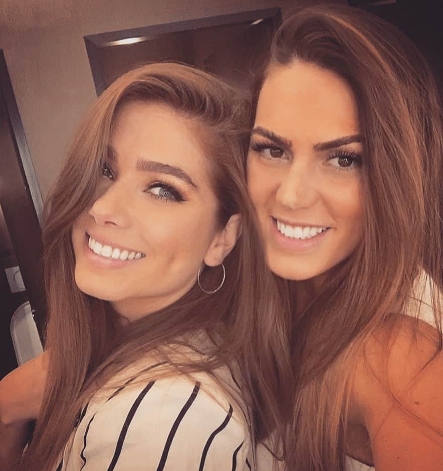 ニッキー・サンダーソンのインスタグラム：「Did someone say party?!?! Time to celebrate this ones birthday🥳  Happy Birthday Beautiful 😘  #birthday #celebrate #celebrations #bestfriend #bestie #girls #drinks #love #odgitandbodgit #smile」