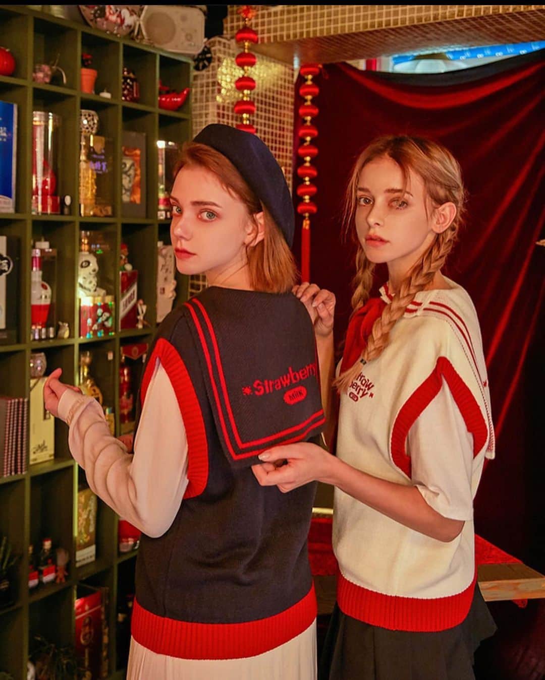 Chuuのインスタグラム：「Strawberry Milk 19fw "Milk Club"  락커룸에서 방금 나온것같은 편안함과 귀여움으로 디자인된 2019FW 스베밀 아이템들! 일상속에서 편하게 입을수있는 소재감과 디자인의 2019FW 컬렉션은 "Milk Club"이라는 주제로 출시됩니다.  실용적이며 편안한 룩에 유니크한 프린트와 로고플레이로 디자인된 19FW 스베밀. 하루빨리 밀크클럽에 조인하세요!  #chuuseoul @strawberrymilk_chuu」