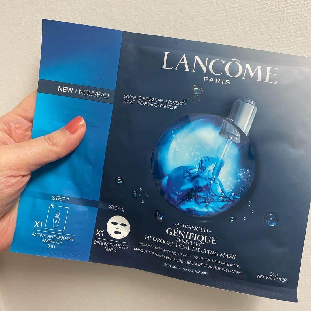 kawakami momokoさんのインスタグラム写真 - (kawakami momokoInstagram)「今日のマスクは @lancomeofficial  の  #ジェニフィックアドバンストハイドロジェルデュアルメルティングマスク  7枚入り 13000円  美容液を塗ってから ハイドロのマスクをつけて20分。  ハワイにきて、肌が敏感になると思ったので、敏感肌用の集中マスクを持ってきました！ ツルツルだよ❤️ 明日化粧するのが楽しみ！  色々忘れ物してしまったり 多めに持ってきてしまったり、 今回の旅行のコスメは大失敗。。。、（ ＴДＴ）  #ランコム　#lancome」12月22日 18時43分 - momoko.kawakami.29