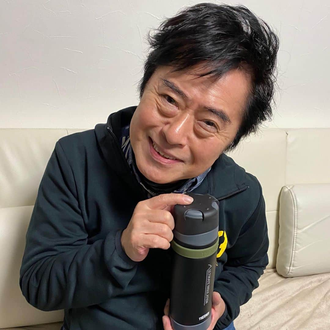 水木一郎さんのインスタグラム写真 - (水木一郎Instagram)「山と渓谷社の萩原浩司編集長から山専ボトル(山専用)750mlをいただきました！これ持って登山するゼーット！編集長ありがとうございました。 #山と渓谷社 #山専ボトル #萩原浩司編集長 #水木一郎」12月22日 18時36分 - ichiromizuki