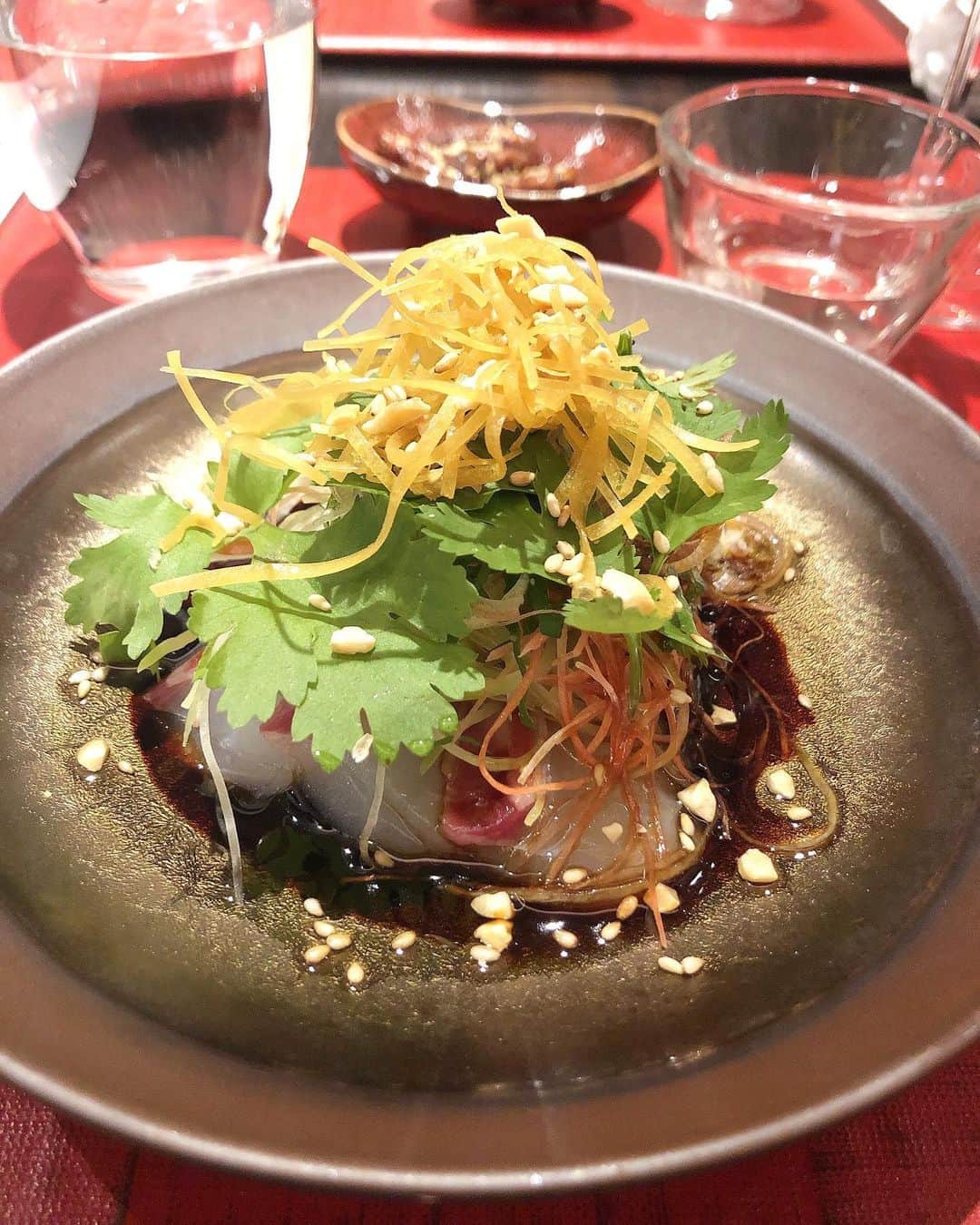 浦田麻緖さんのインスタグラム写真 - (浦田麻緖Instagram)「4000 chinese restaurant 🍽にて忘年会🥂 四川料理だけど、お上品で、繊細だけど、四川の刺激はしっかりとあって...とっても気に入ってしまいました❣️どれも美味しかったです‼️んでもって、 みんなでお食事すると、更に美味しい🙊💕 ステキな忘年会でした‼️ #4000chineserestaurant  #南青山 #広尾 #四川料理  #美味しい #一軒家レストラン #グルメ #忘年会 #ステキな一年 #2019忘年会」12月22日 18時45分 - mao.urata