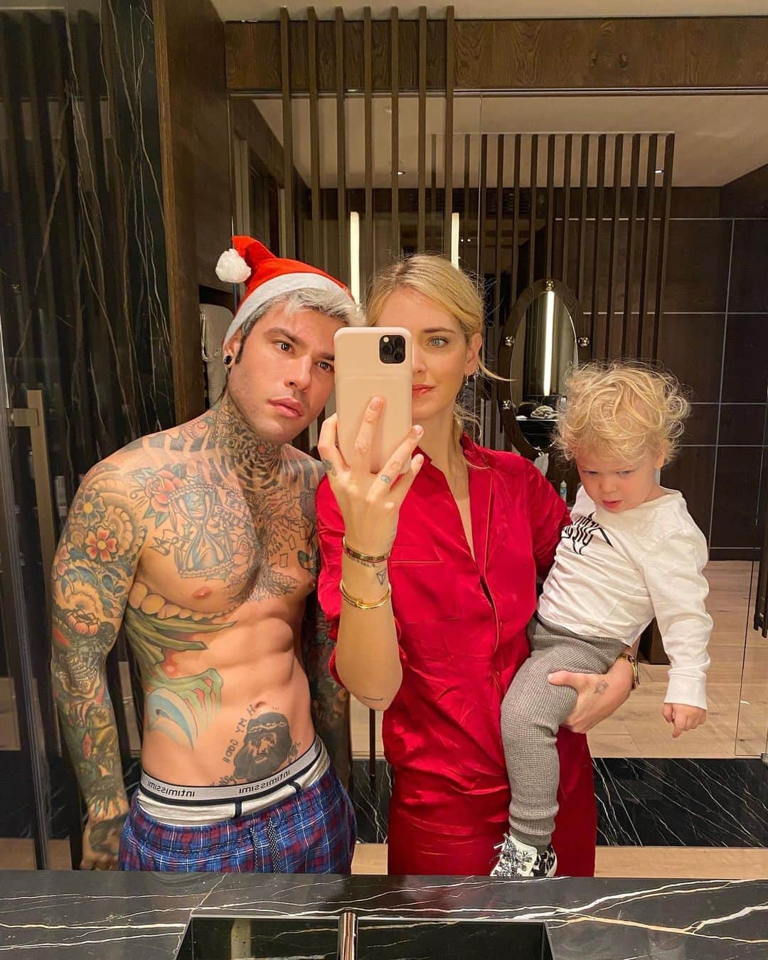 フェデスさんのインスタグラム写真 - (フェデスInstagram)「BUONGIORNISSIMO 🎅🏻」12月22日 18時50分 - fedez