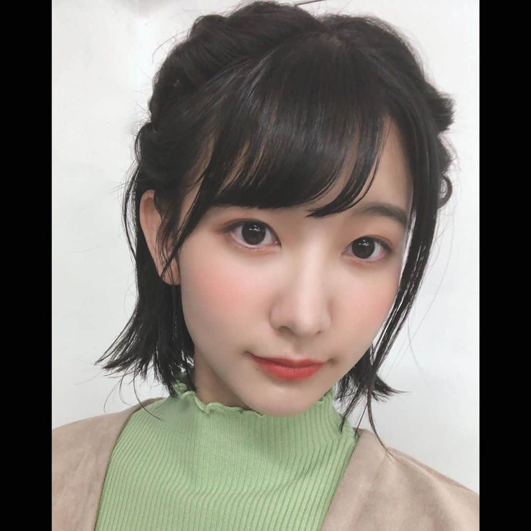 小貫莉奈さんのインスタグラム写真 - (小貫莉奈Instagram)「. 『週刊少年ゾンビ』のMVのオフショットです！！ ヘアメイクがとっても可愛いかったです🥰 まだ見ていない方はぜひ🙄💕 私がMVの中で踊っている#ぱぱぱダンス のお手本動画もあるので是非チャレンジしてみてくださいー！」12月22日 18時53分 - rina_onuki0529