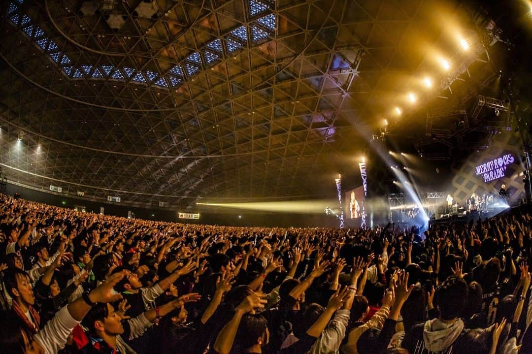 藤原広明さんのインスタグラム写真 - (藤原広明Instagram)「『MERRY ROCK PARADE 2019』  ポートメッセなごや1〜3号館  メリロのあなたにびっくらぶっ！！🦍🦍🦍🦍 photo by @cazrowAoki」12月22日 19時07分 - hiroaki_drums_superbeaver