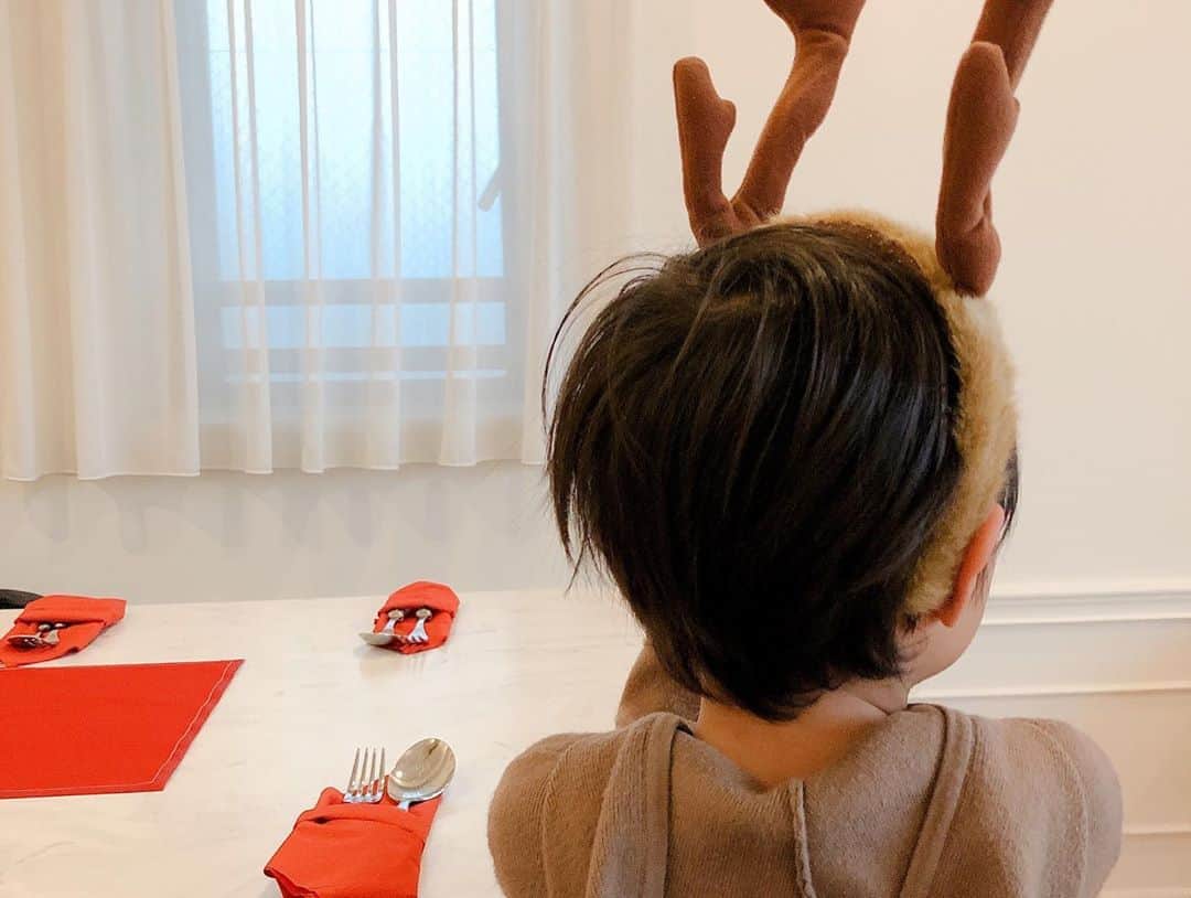 篠田麻里子さんのインスタグラム写真 - (篠田麻里子Instagram)「家でクリスマス🎄パーティ🤶サンタさん来た🎅🤣 #クリスマス#xmas#クリスマスパーティ#食べ過ぎました」12月22日 19時16分 - shinodamariko3