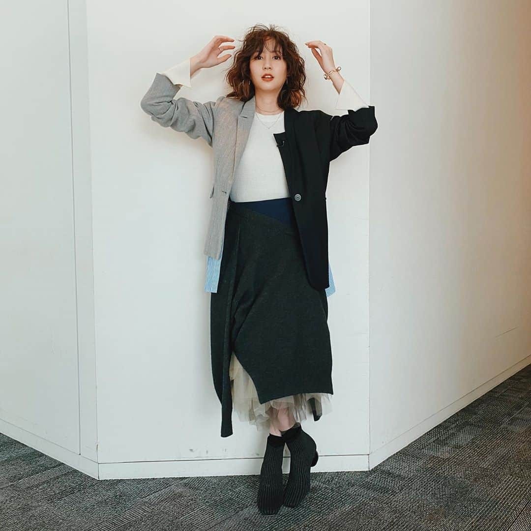 河北麻友子さんのインスタグラム写真 - (河北麻友子Instagram)「FASHION JACKET&SKIRT: ENFOLD T-SHIRT&BOOTS: någonstans JEWELRY: e.m. #FASHION #衣装」12月22日 19時17分 - mayukokawakitaofficial