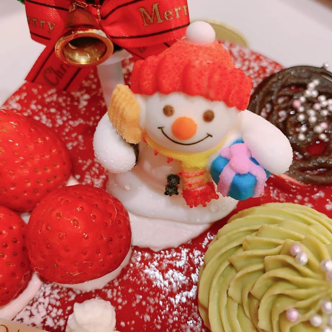 氷浦紫さんのインスタグラム写真 - (氷浦紫Instagram)「うちは今日#christmascake #strawberry#フランボワーズ#いちご#ケーキ#christmas#サンタさん#SnowMan」12月22日 19時23分 - yukalihiula