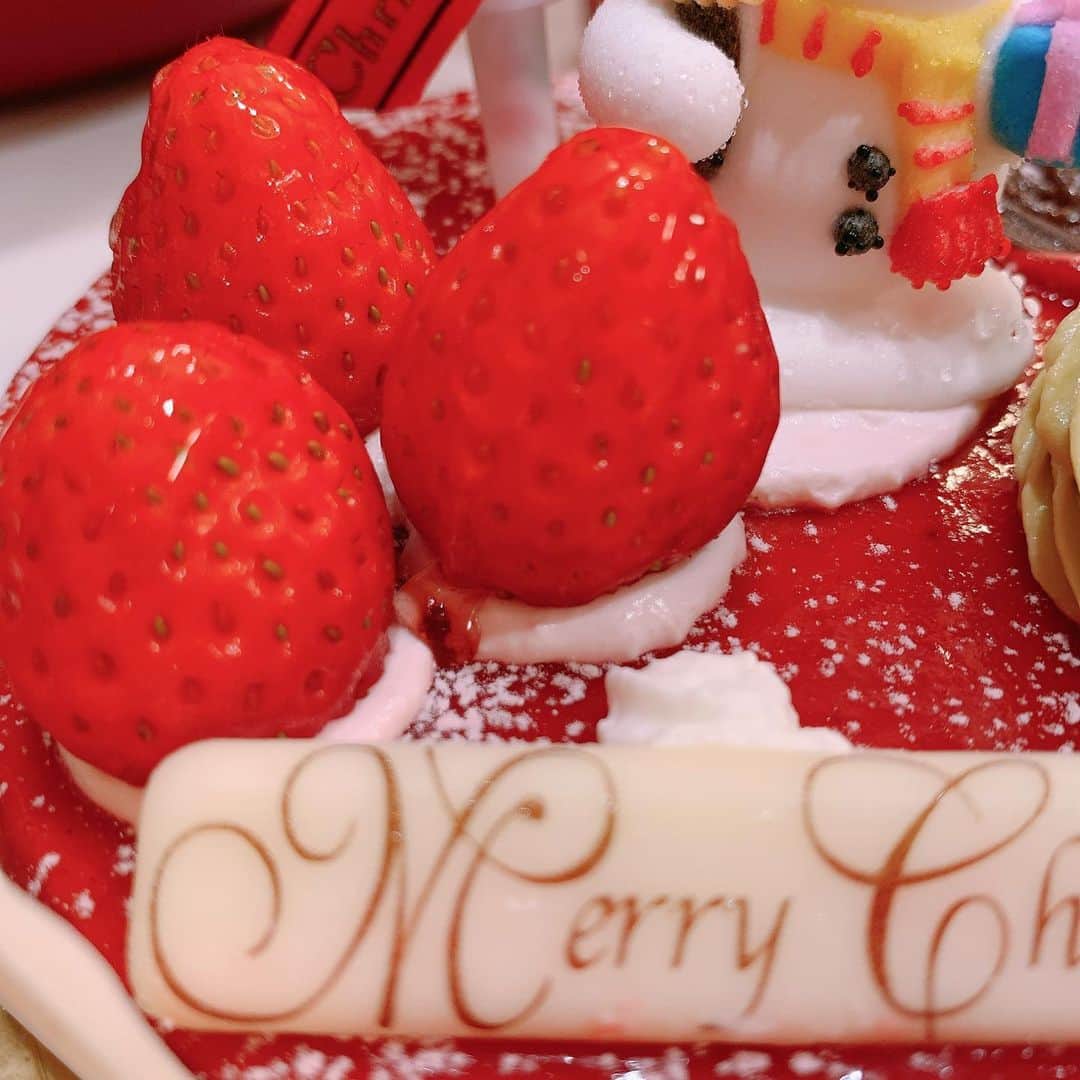 氷浦紫さんのインスタグラム写真 - (氷浦紫Instagram)「うちは今日#christmascake #strawberry#フランボワーズ#いちご#ケーキ#christmas#サンタさん#SnowMan」12月22日 19時23分 - yukalihiula