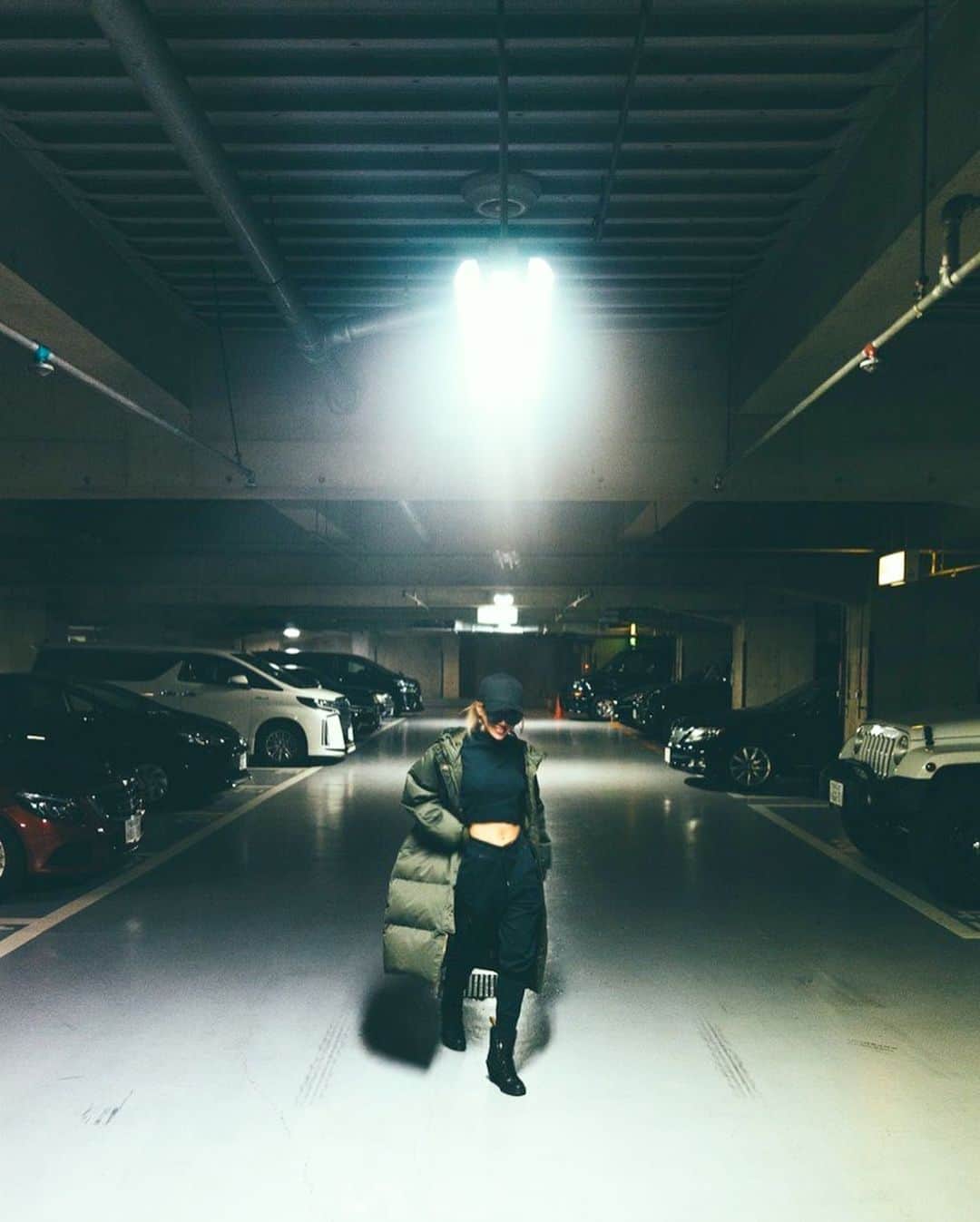 MARISのインスタグラム：「The best end-year ever ❤️ #OOTD 私服❤️ 今年は最高の年末だな〜😍🥰 ・ ・ ・ ・ ・ ・ ・ …  #outfit #fashion #drive #car #私服 #tokyo #japan #yokohama #mystyle #peace #winter #xmas #party #winter #年末」