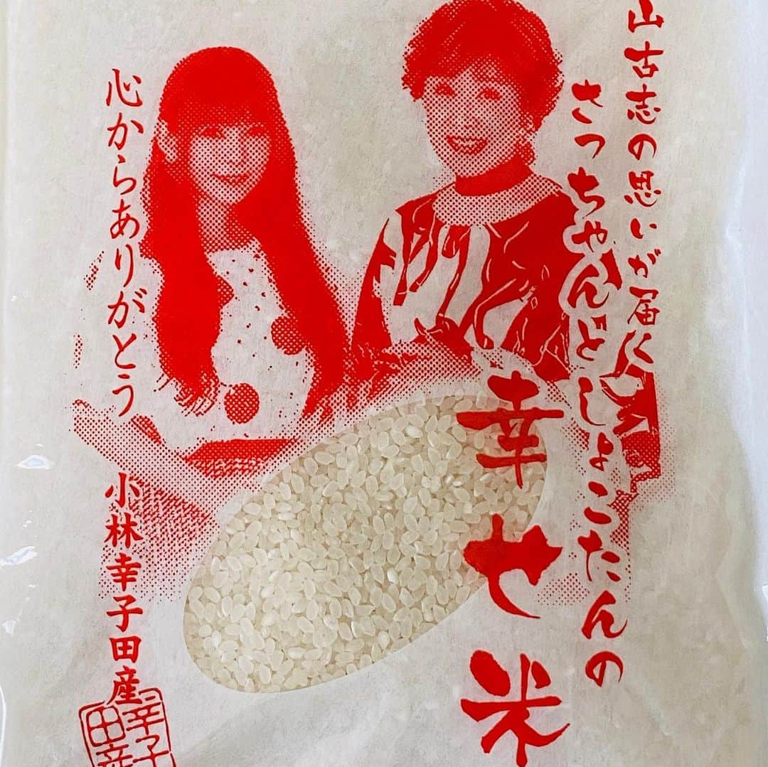 水木一郎さんのインスタグラム写真 - (水木一郎Instagram)「‪今日はいろいろいただきました。なんと事務所にもう一つ超神ネイガーから秋田の「ネイガー米」が届いてました。新潟の小林幸子さんとしょこたんからの「幸せ米」が先日届いたばかり、オレも輪島の白米千枚田に田んぼを持ってますが各地の米が食べられて仲間にお裾分けも出来て嬉しい限りです。みなさんに感謝Ｚ!‬ へばな ‪#超神ネイガー米‬ #幸せ米  #アニキ米  #水木一郎」12月22日 19時28分 - ichiromizuki
