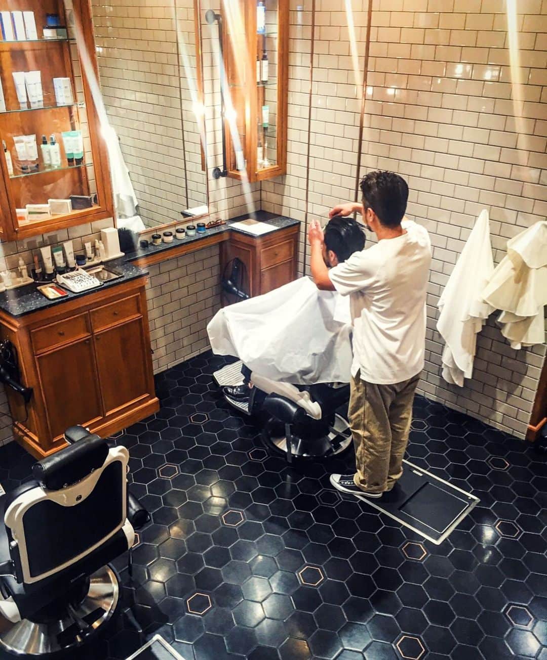 のインスタグラム：「FSC - DAIMARU SHINSAIBASHI BARBER💈  #fscosaka #fscdaimarushinsaibashi  #barbershop #barber #mensgrooming」