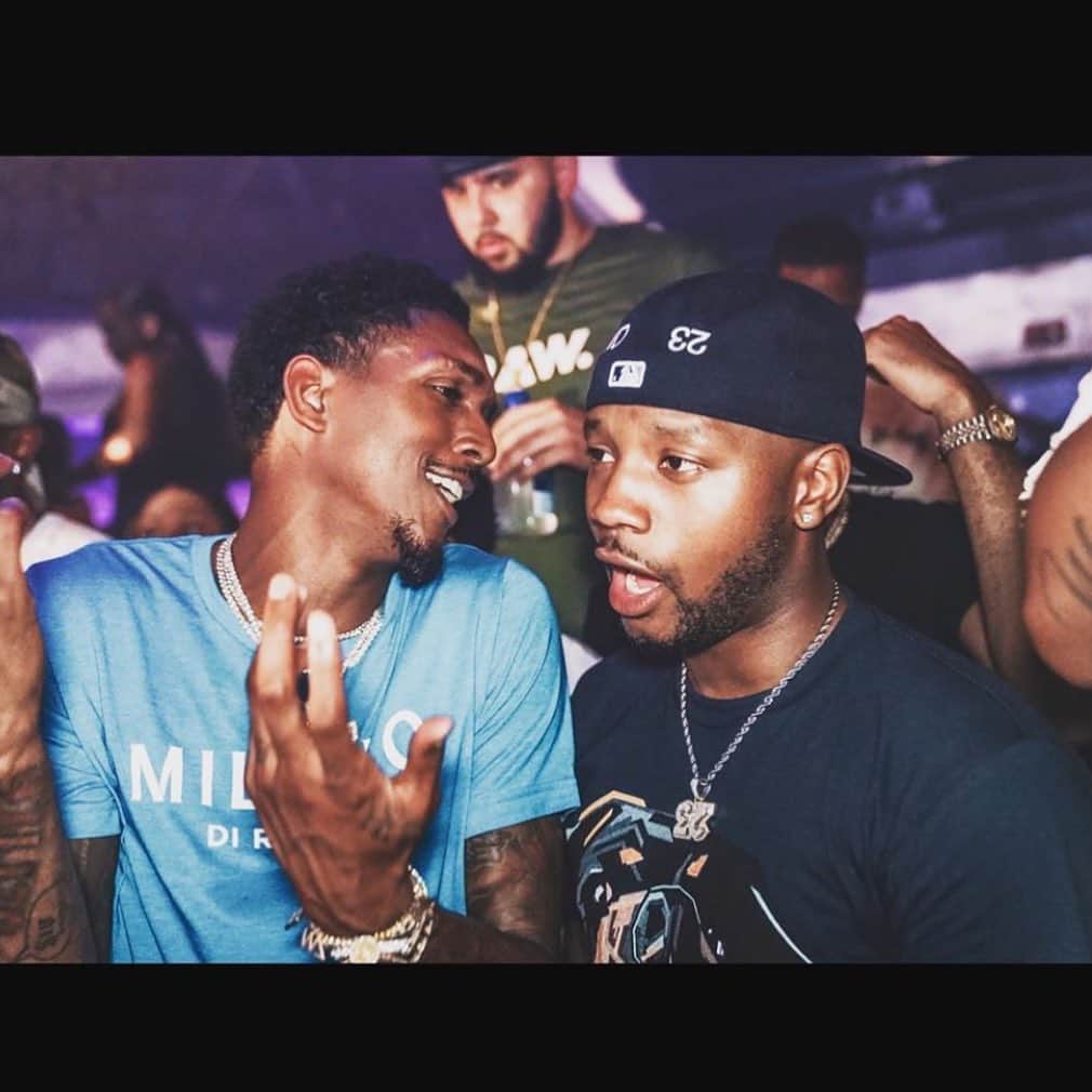 ルイス・ウィリアムスのインスタグラム：「One of a million lit nights we had!! Happy bday my brother. 4L @tayuno6 #wegettinold #letsgotoloungesnow lol」