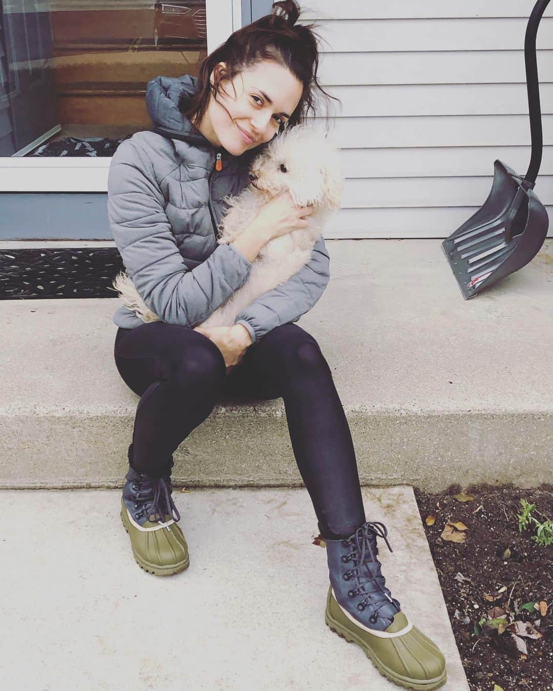 トーレイ・デヴィートのインスタグラム：「Love my @nativeshoes ! Comfy, warm and can withstand any terrain. Plus, #NativeShoes recycle their well-loved Shoes by giving them new life into projects across the community through @theremixproject . #ShopWithAwareness this holiday season! #ecoconscious #crueltyfree #vegan #crueltyfreefashion ✌️ ❤️ 🌎」
