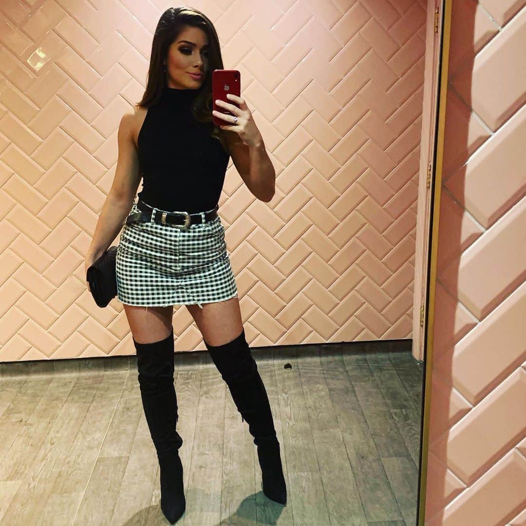 ニッキー・サンダーソンのインスタグラム：「Sunday nights attire  #outout #drinks #celebrate #manchester #bestfriendsbirthday #celebrate #sunday」