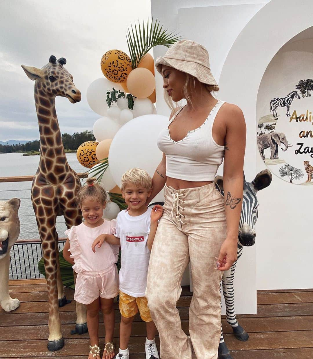 Tammyさんのインスタグラム写真 - (TammyInstagram)「We had so much fun at Aaliyahs birthday! 🦒🦓 Aaliyah you are one of the funniest lil girls I’ve ever known.  Auntie Tammy loves you so so much ! 💕 (fit is @jaggerandstone)」12月23日 5時29分 - tammyhembrow