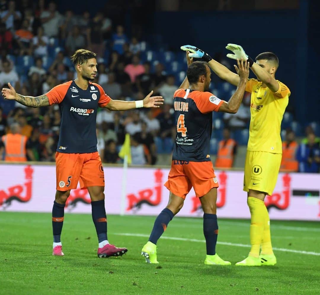 ヘロニモ・ルジのインスタグラム：「Au revoir 2019, merci à tous 👏🏻 @mhscofficiel 🔶🔷」