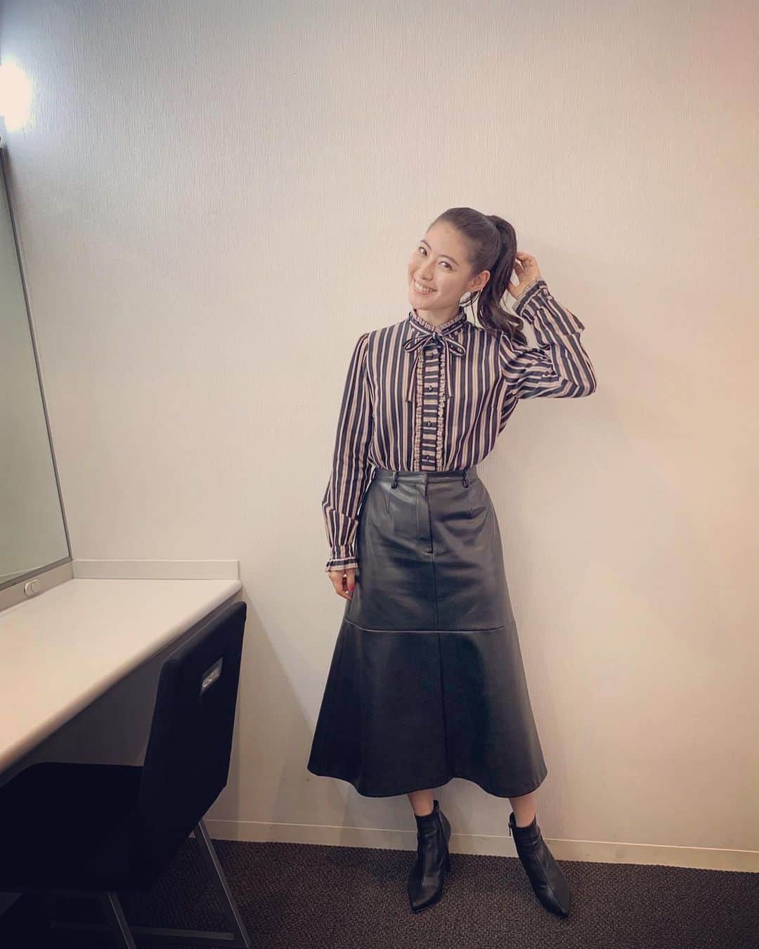 瀧本美織のインスタグラム：「#戦国武将総選挙　 の衣装タイプでした💛🧡💛 shirt👔MIDDLA skirt👗@maisonspecial_women 👠R&E 　#12月28日放送」