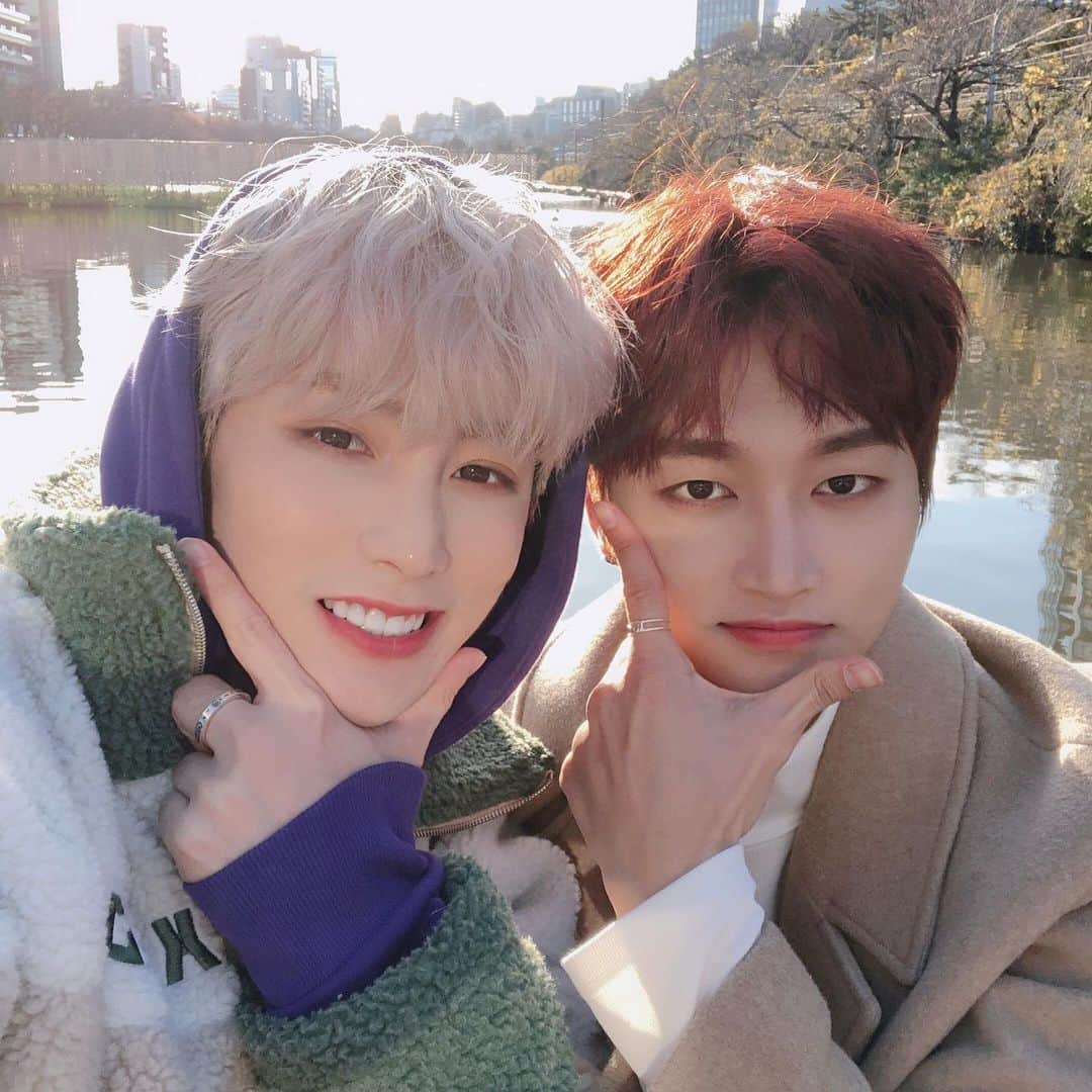 IN2ITさんのインスタグラム写真 - (IN2ITInstagram)「Don’t look at the last two pictures.... I’ve warned you... I told you!!!! 🤸🏻‍♀️🤸🏻‍♀️ ㅤㅤ  #인투잇 #인투유 #아이젝 #연태 #IN2IT #IN2U #Isaac #Yeontae #젝수 #펭수 #태로로 #뽀로로 #젝그 #여라분좋아하는펭수랑뽀로로실패한커버해서미안해요 #그래서다시잘생긴사진만보세요 #근데솔직히우리디테일잘했지않았어요 #젝수의노란색이어폰이랑횐색배태로로의눈욍크 #PleaseJustRememberTheFaceFromFirstPictureUntil8thPictureOnly #YouCanJustIgnoreTheOtherTwoPicturesIfYouDontWantToGetNightmareTonight #ItShouldBeCuteVersionButSorryForOurBadDrawingSkill #SorryForDestroyingYourChildhood #YouWereRightTheyAreReallyCuteButNotTheseTwo  ㅤㅤ  #KemarinAdaMimpiNgeriTak #KenapaTakMacamPengsooTapiMacamHantuNiAstaga #CosplayFailed #JanganTakutTakutJekJekYaSayaMemangLovelyMacamGulaGula #ItulahJanganMainMainEmakKosmestikJikaTidakKamuAkanKelihatanSepertiSaya #傑傑很對不起大家破壞了你們對Pengsoo的可愛印象 #我也不想變得那麼恐怖的可是我覺得我很對不起太太哥把他畫的這樣 #可是正所謂有福同享有難同當反正你們不想發惡夢的話就看到第八張照片就行了我已經警告大家喔」12月22日 21時55分 - official_in2it