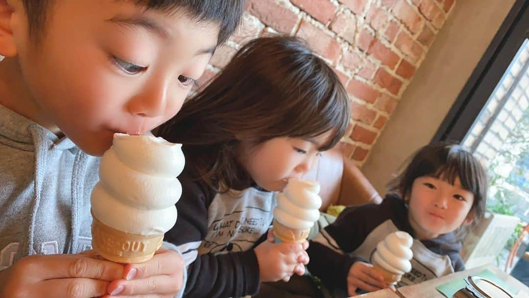 大友愛さんのインスタグラム写真 - (大友愛Instagram)「ソフトクリーム🍦 美味しかったねッ❤️ みーんな完食ッ👏  #ソフトクリーム #原宿 #秋本kids @shin_life0617」12月22日 21時56分 - ai_dayooon