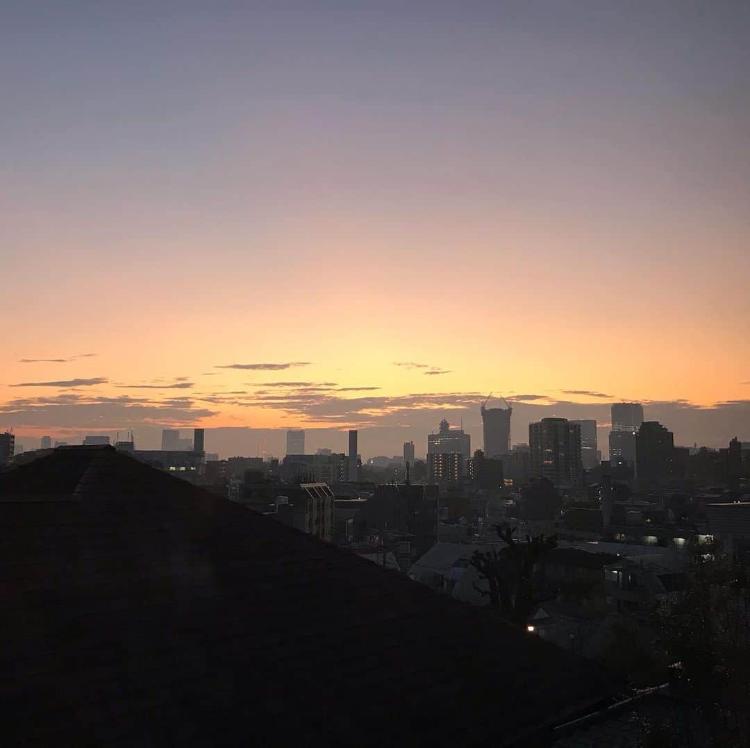のインスタグラム：「#goodmorningtokyo #sunrise #energy」