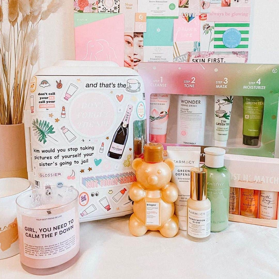 TONYMOLY USA Officialさんのインスタグラム写真 - (TONYMOLY USA OfficialInstagram)「Doing some last minute gift shopping? For limited time only, pick up our 4 step regimen set for only $19 at @macys 🙌🏻✨ Plus order by 12/21 and get it delivered by christmas!! ❤️💚👏🏻 #xoxoTM #TONYMOLYnMe 📸:@the.skinny.on.skin」12月22日 22時00分 - tonymoly.us_official