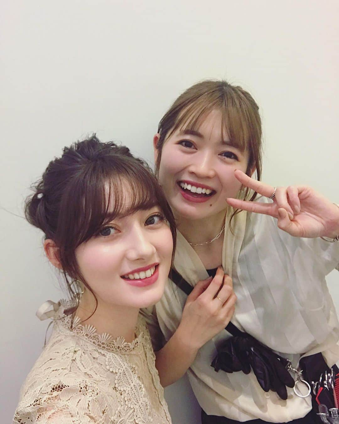 ティファニー春香さんのインスタグラム写真 - (ティファニー春香Instagram)「. 大学の友人の結婚式へ💒✨ ワンピースは @tocco_closet 👗❤︎ シルエットが綺麗で、足長効果抜群のワンピース。 後ろから見た首元のリボンも素敵☺︎ . ヘアは @inomataakiko さんに可愛くアレンジ していただきました🙏🏻✨久しぶりで嬉しかった♪ ありがとうございます♡♡ . #結婚式 #お呼ばれヘア #お呼ばれコーデ #ヘアアレンジ #ウェディングヘア #ウェディング」12月22日 22時01分 - tiffanyharuka