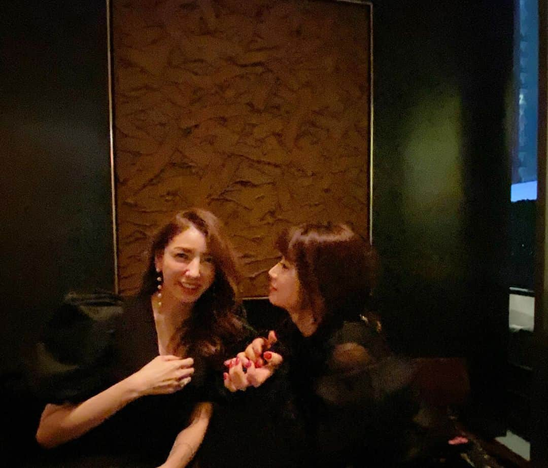 ヨンアさんのインスタグラム写真 - (ヨンアInstagram)「久しぶりの大好きな人たちと 忘年会❤︎ なかなかこんな夜にオシャレな場所での食事は難しいのでオシャレしてゆっくりと雰囲気を楽しんできました！ わらった、わらった、 本当にずっと笑ったよー笑 @mikaofficial99 @taekohigashihara @setsuko_sagittaire」12月22日 22時12分 - youn1029