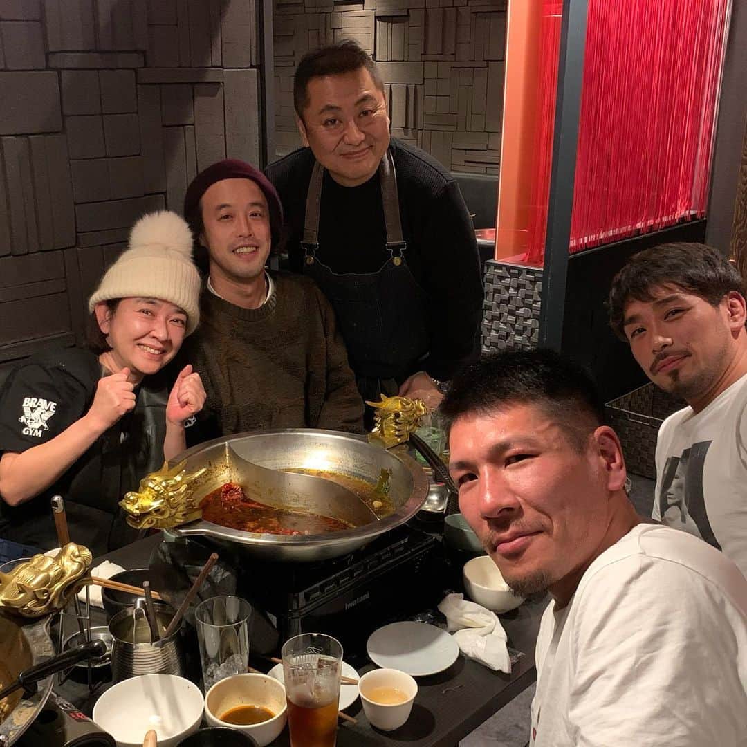 岸本加世子さんのインスタグラム写真 - (岸本加世子Instagram)「岸本篤史選手の祝勝会と川中孝浩選手の壮行会。菰田総料理長とも久しぶりでした。火鍋美味し！#岸本篤史#川中孝浩#やついいちろう #菰田欣也 #ファイヤーホール4000」12月22日 22時07分 - kayokokishimoto