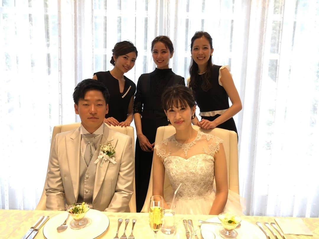 星野芽生のインスタグラム：「Happy Wedding👰💐. ＊ 初めての友人の結婚式。 現れた瞬間涙が止まらなかった。  とても綺麗で、 こんなにも努力をして ストイックな人は見たことない。  あったかくて、 私たちを楽しませてくれる 素敵すぎる結婚式。  ありがとう💓💓 旦那さんと新たな生活を 楽しんでください☺️ おめでとう🎉  #しあわせな時間」