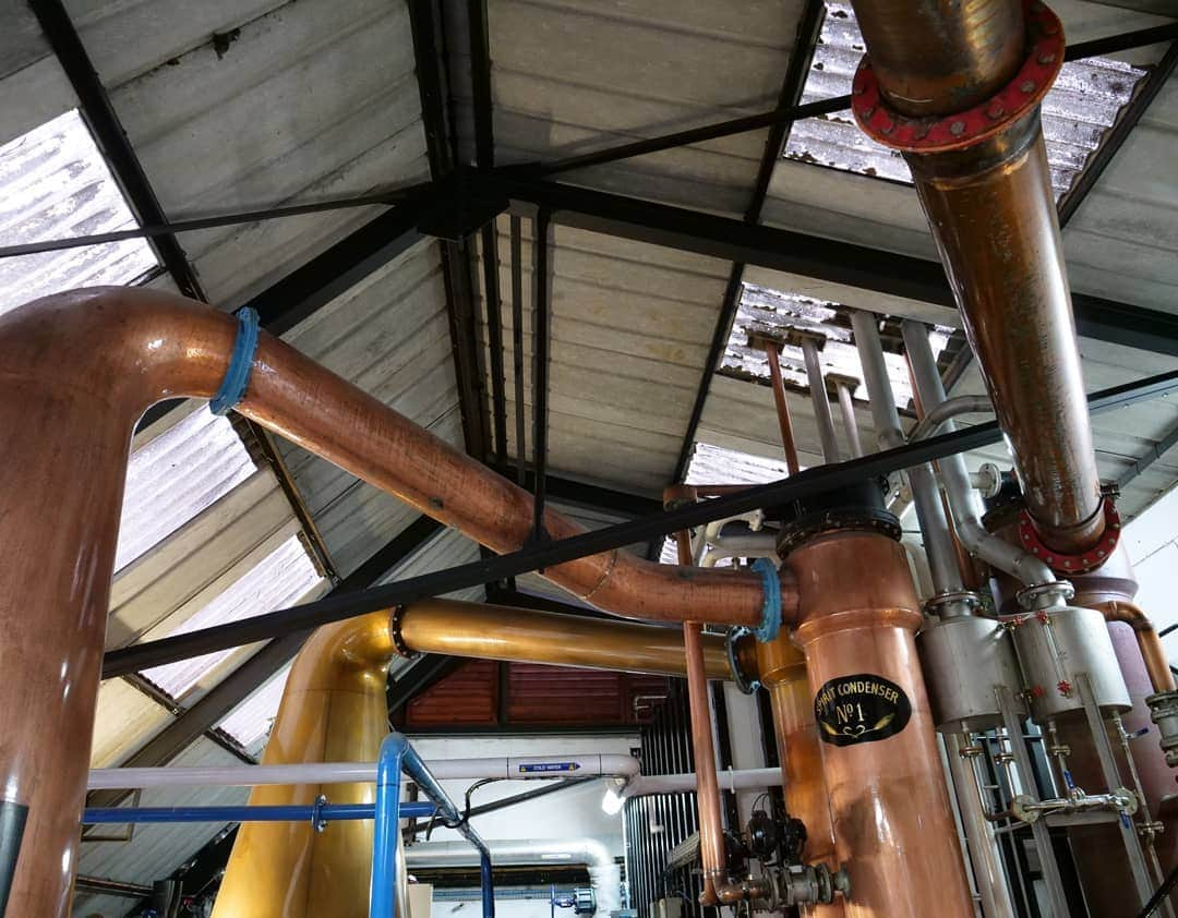 真壁伸弥さんのインスタグラム写真 - (真壁伸弥Instagram)「#glengarioch  #whisky #distillery  #Makaway  発音はグレンギリー。  スコットランド最古の蒸留所の１つと言われてるが、シングルモルトとしてはあまり知られていないところ。  一番好き、、かも。 ラグビーとサントリーを愛してくれている蒸留所でした。」12月22日 22時27分 - makaberian5