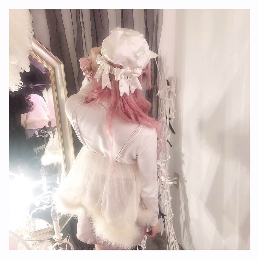 胡桃兎愛のインスタグラム：「Instagramで発表された時からずっと欲しかったRibbons and Romanceコレクションのベビードールとキャップをついにお迎えしました...!!!涙 少し早めの自分へのクリスマスプレゼント❤︎ お洋服もキャップも前から見た姿だけじゃなくて、後ろから見た姿も可愛すぎて可愛すぎて沢山使いたいなっ!!」