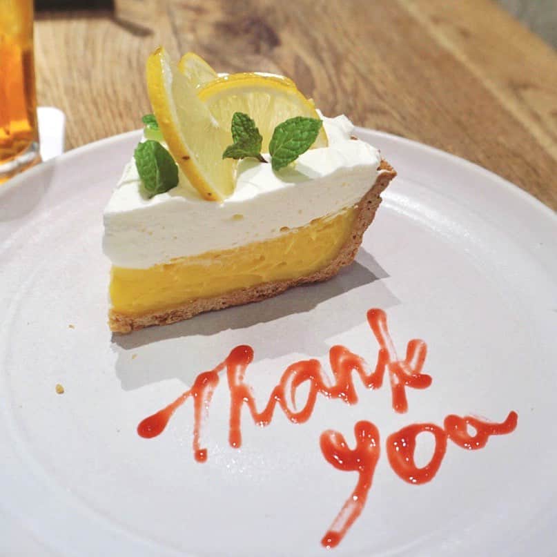 sayumi katoさんのインスタグラム写真 - (sayumi katoInstagram)「美味しかった♡﻿ ﻿ でもおしゃれサンドウィッチはお腹にたまらなくて笑、この後主人のポテト分けてもらってさらにレモンタルト食べた🤪♡♡﻿ ﻿ ﻿ 今となっては懐かしい(胃腸炎病み上がり🐒←遠い目)﻿ ﻿ ﻿ ﻿ #ronherman#ronhermancafe#ロンハーマンカフェ#ロンハーマン#二子玉川#二子玉川カフェ#カフェ#カフェ巡り#カフェスイーツ#サンドイッチ#タルト#ケーキ#ハンバーガー#アラサーママ#赤ちゃん#赤ちゃんのいる生活#育児#子育て#ワンオペ育児#生後8ヶ月#男の子ママ#新米ママ#丁寧な暮らし」12月22日 22時36分 - say_ume