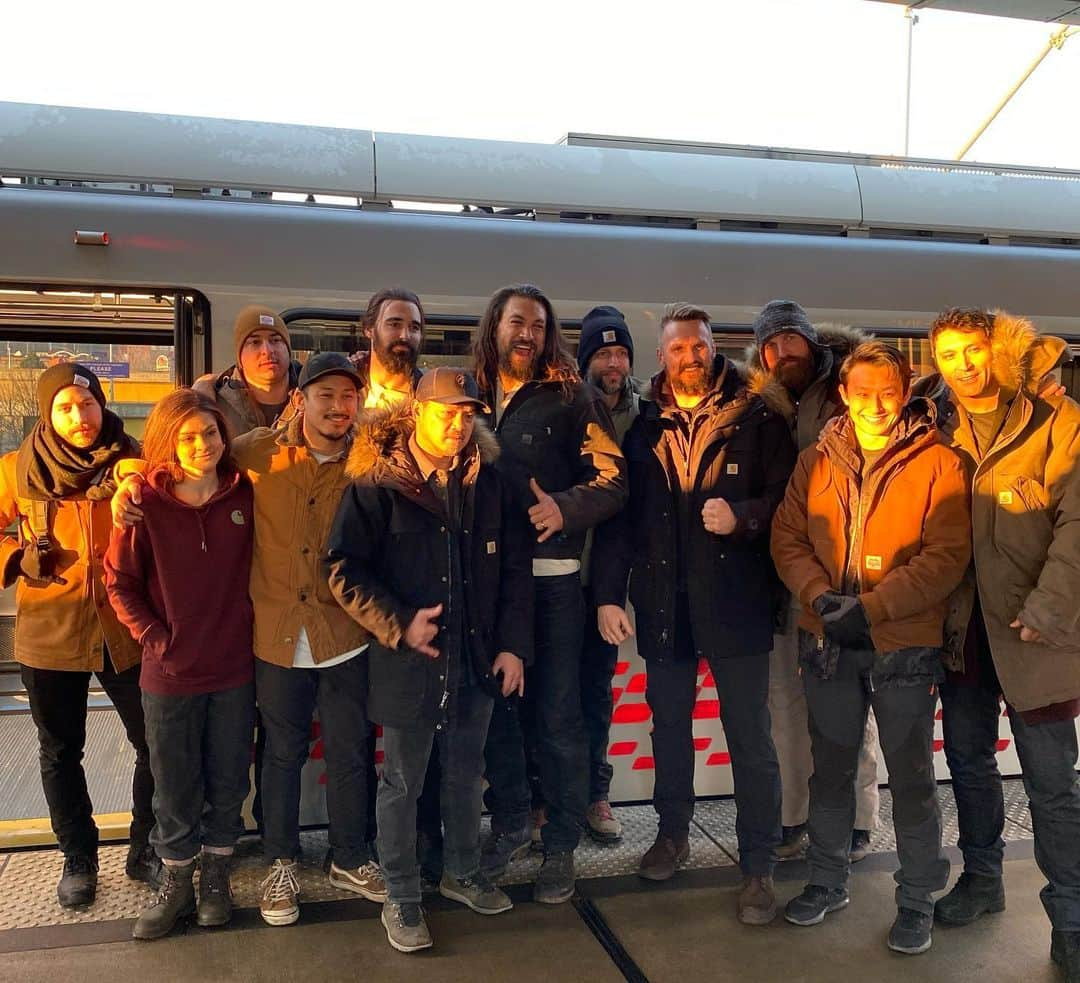 ジェイソン・モモアさんのインスタグラム写真 - (ジェイソン・モモアInstagram)「love my stunt team very proud of them  so thankful to work with amazing humans  mahalo @carhartt @whereyabennett for taking care of the people that care for me  happy holidays.  almost done with work.  #sweetgirl @netflix aloha j」12月22日 22時46分 - prideofgypsies