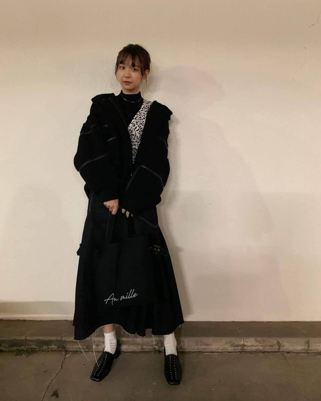 宮崎由加さんのインスタグラム写真 - (宮崎由加Instagram)「私服 . . ‪Án MILLE‬さんでお買い物した時にもらったトートバッグがA4が入る大きさで使いやすくてラジオの日とか書き物入れる日に愛用してる〜🥰 . 靴は先日父に買ってもらったばかりのお気に入りの靴。履きやすすぎる〜！ . . coat: @sly_official  tops: @zara  inner: @moussyofficial  skirt: @redyazel  shoes: @fray_id  tote bag: @anmille.official . . #宮崎由加　 #みやざきのふく　 #ootd  #outfit  #anmille」12月22日 22時49分 - yuka_miyazaki.official