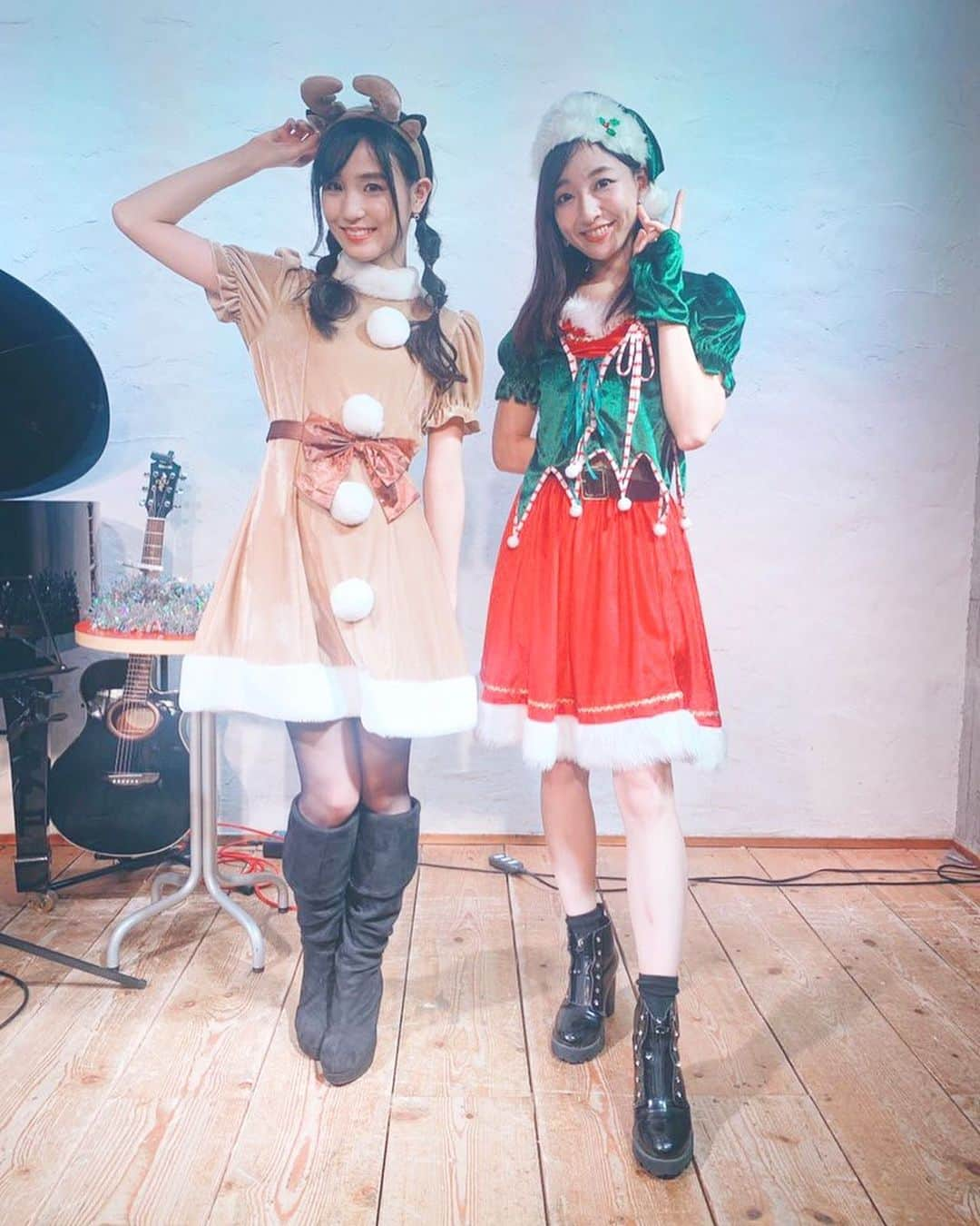 長谷川萌美さんのインスタグラム写真 - (長谷川萌美Instagram)「. . 昨夜は🌙 🎅一足早い #Christmas 🎅でした . 【#ビタイベ 】定期開催下北沢🎤 全公演終了しました！良い曲たくさん💝 . そして今年のビタイベ終了しました✨お越し下さった方、応援して下さった方ありがとうございました💐 . 次回は1/19(日)#ビタイベ 2020はじまりました！〜が、チケット発売中です！ ぜひお越し下さい😆 . . 今年残す所大晦日 #結成記念日 LIVE❗️代官山LOOPにて待ちしております！ #ビタスイ #代官山loop #大晦日 #結成記念日 #バンド #live」12月22日 22時54分 - moemi_hasegawa