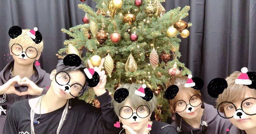 AAAさんのインスタグラム写真 - (AAAInstagram)「《AAA DOME TOUR 2019 ＋PLUS》﻿ FUKUOKA 2019.12.22﻿ ﻿ FINAL‼️﻿ ﻿ AAA＋FAN=HAPPY DAY2﻿ ﻿ 無事にファイナルを迎えることができました✨﻿ ﻿ AAAの全てのファンのみなさま、そしてAAAに関わる(写真には写りきらない)全てのスタッフの方々に、心からの感謝の気持ちを込めて・・・。 ありがとうございました‼️﻿ AAA＋FAN＋STAFF=HAPPY❤️ ﻿ ﻿ ﻿ ﻿ #AAAPLUS﻿ #AAADOMETOUR2019PLUS﻿ #素敵な笑顔ありがとう」12月22日 23時07分 - aaa_official_jp