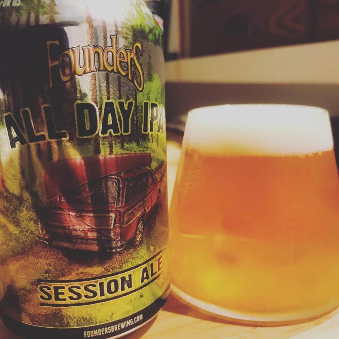 堀井亮佑のインスタグラム：「名作と名高いALL DAY IPA。IPAそこまで好きじゃない私でも美味しく飲めるあたり、さすが。#beer #堀井ビールログ」
