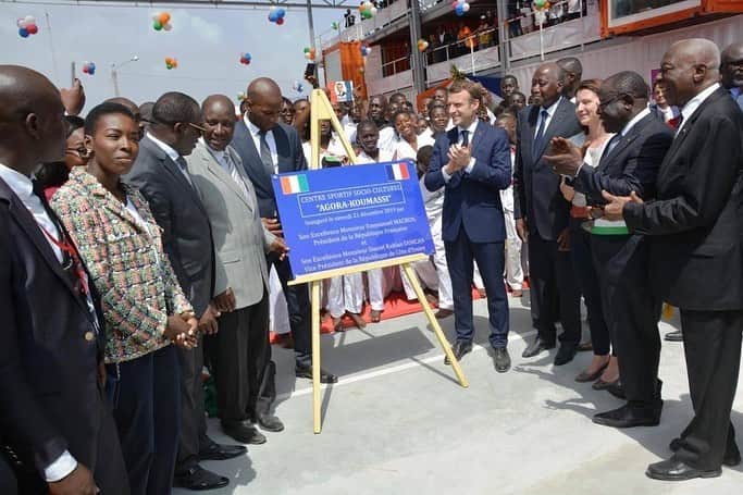 のインスタグラム：「Honoré d’avoir participé à l’inauguration de l’AGORA DE KOUMASSI hier matin en présence du Président @emmanuelmacron @amadougon #KablanDuncan @danhopclaude」