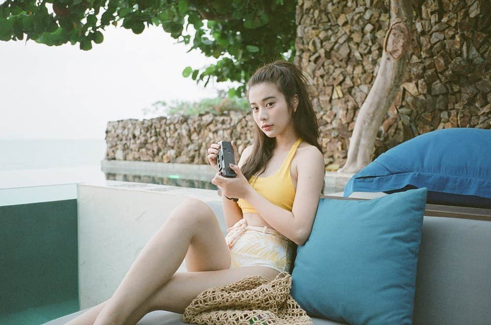 Supassaraさんのインスタグラム写真 - (SupassaraInstagram)「เลือกรูปไม่ได้.. งง เหมือนๆกันหมด🤷🏻‍♀️🌴🧡 Cr.- @chao_ctn  Scanned by @9billionram  #filmphotography #filmisnotdead #filmneverdie #filmisalive #filmmaking #supasfilm #ibelieveinfilm #contaxt3 #pro400h」12月22日 23時21分 - supassra_sp