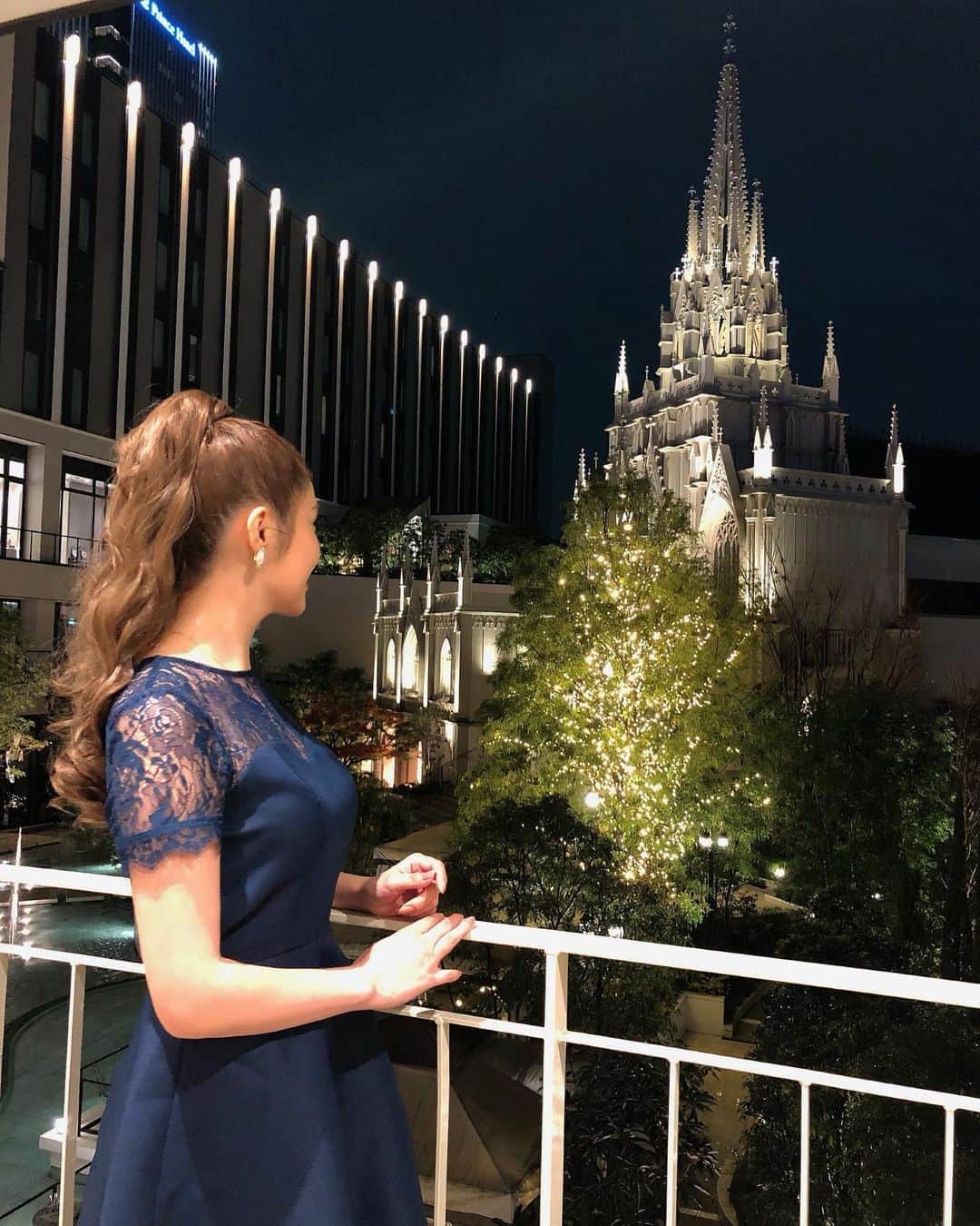 E.Mのインスタグラム：「さ、名古屋からの 明日はれっつらごーしてくる✈️ とりあえずおやすみなさい💫 . . . #weddingparty#wedding  #オールバックポニーテール」