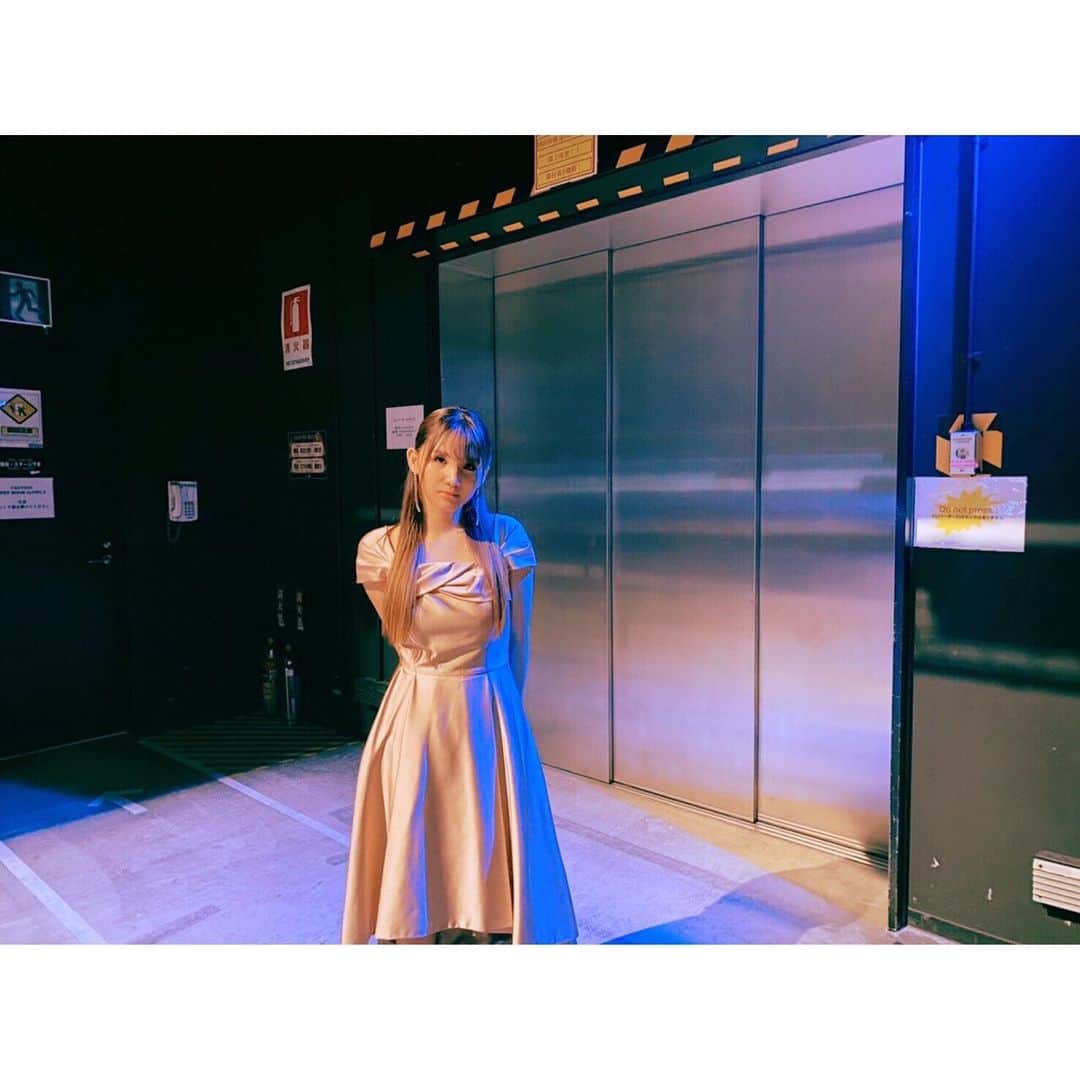 Beverlyさんのインスタグラム写真 - (BeverlyInstagram)「Happy and honored to perform on 「#アニメJAM2019 」✨💖 Thank you everyone for watching! 😙😙 Also, love my outfit, hair and makeup! Thank you guys 😍😍 dress: @aimer_dress  earrings: @masaejewelry  bracelet: @irolier_official  boots: @yelloshoes_official  stylist: @keisukeyoshida078  hair&make: @asami.makeup」12月22日 23時29分 - beverly_official_